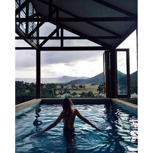 Как отдыхают супермодели на пляже: фото из Инстаграм