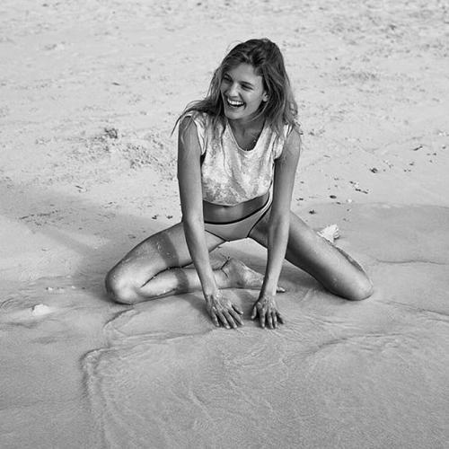 Как отдыхают супермодели на пляже: фото из Инстаграм