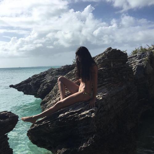 Как отдыхают супермодели на пляже: фото из Инстаграм