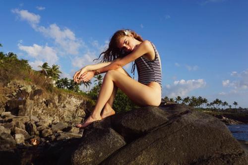 Как отдыхают супермодели на пляже: фото из Инстаграм