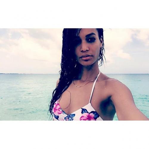 Как отдыхают супермодели на пляже: фото из Инстаграм