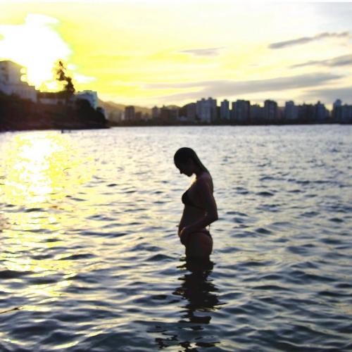 Как отдыхают супермодели на пляже: фото из Инстаграм