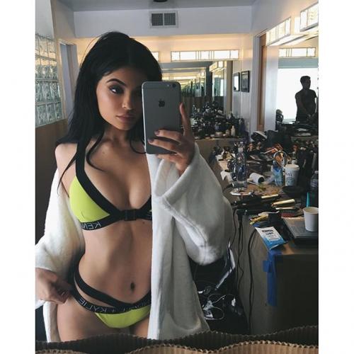 Как отдыхают супермодели на пляже: фото из Инстаграм