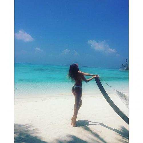 Как отдыхают супермодели на пляже: фото из Инстаграм