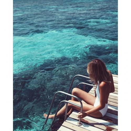 Как отдыхают супермодели на пляже: фото из Инстаграм