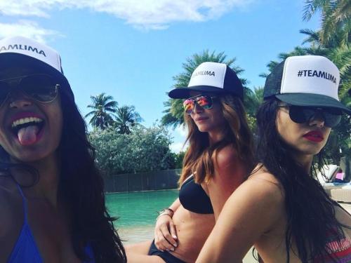 Как отдыхают супермодели на пляже: фото из Инстаграм