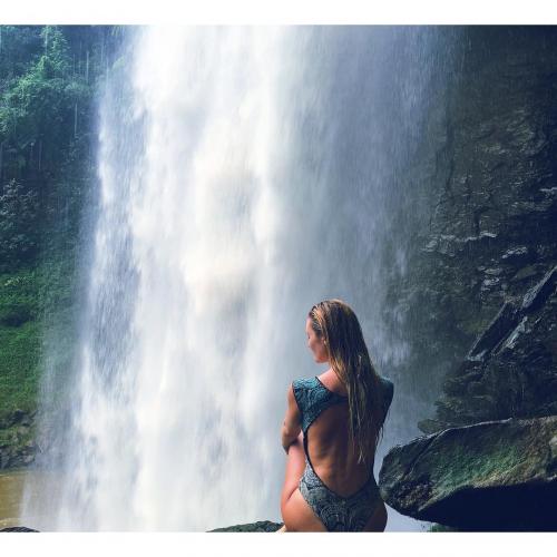 Как отдыхают супермодели на пляже: фото из Инстаграм