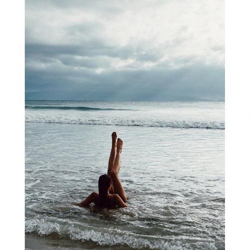 Как отдыхают супермодели на пляже: фото из Инстаграм