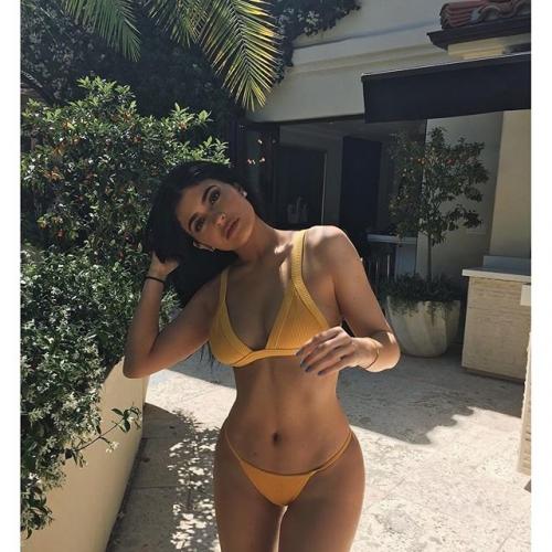 Как отдыхают супермодели на пляже: фото из Инстаграм