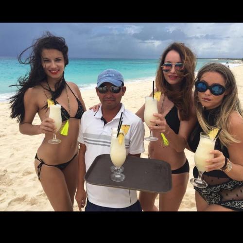 Как отдыхают супермодели на пляже: фото из Инстаграм