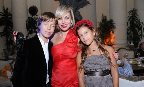 Где провели лето наши богатые и знаменитые