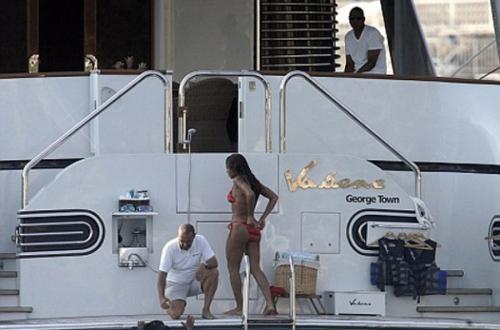 Как звезды расслабляются на яхтах, думая, что их никто не видит