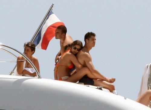 Как звезды расслабляются на яхтах, думая, что их никто не видит