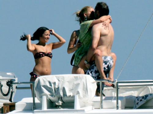 Как звезды расслабляются на яхтах, думая, что их никто не видит