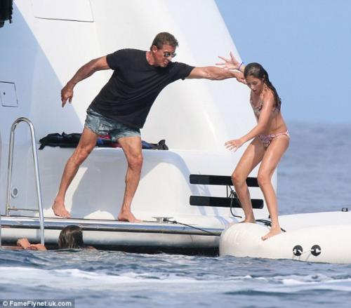 Как звезды расслабляются на яхтах, думая, что их никто не видит