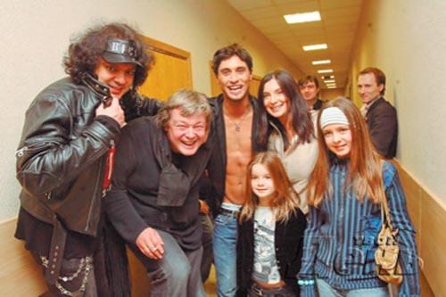 Билан устроил стриптиз-реалити-шоу