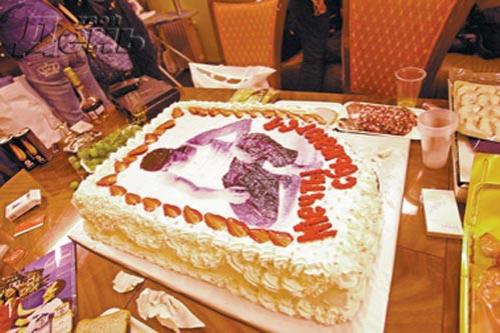 Билан устроил стриптиз-реалити-шоу