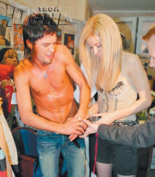 Билан устроил стриптиз-реалити-шоу