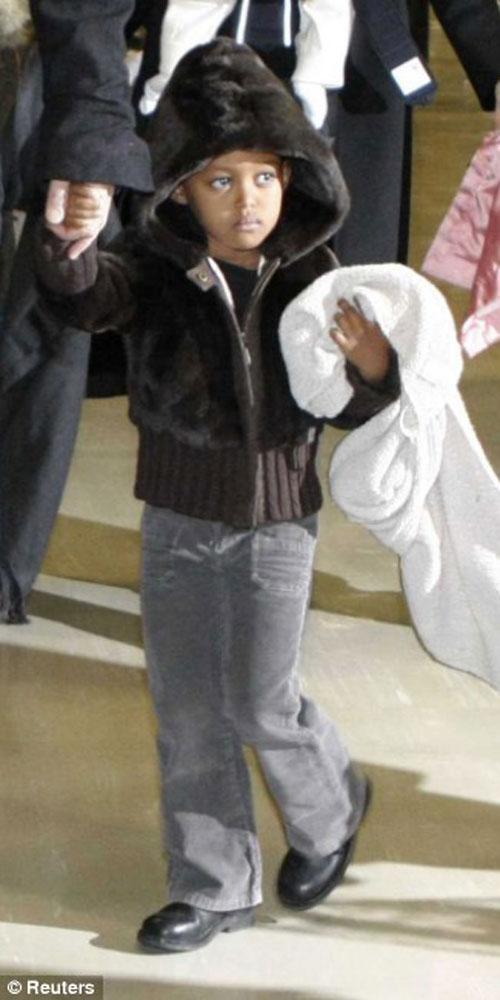 Анджелина Джоли вывела в свет двойняшек