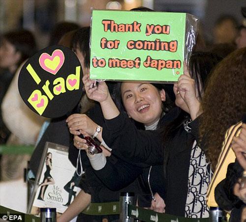 Анджелина Джоли вывела в свет двойняшек