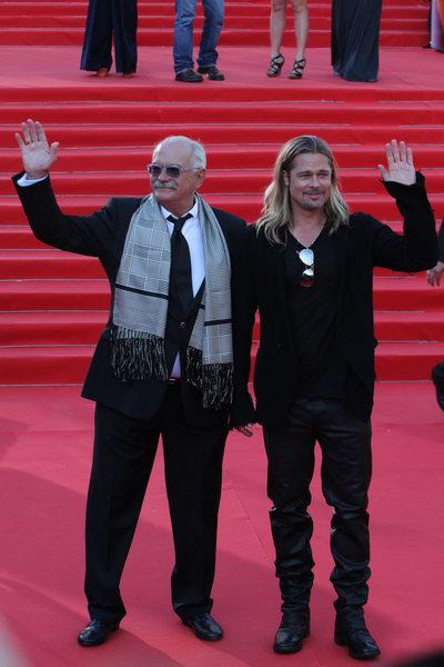 Брэд Питт «взорвал» «красную дорожку» ММКФ