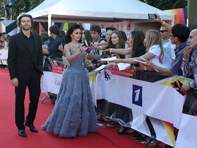 Брэд Питт «взорвал» «красную дорожку» ММКФ