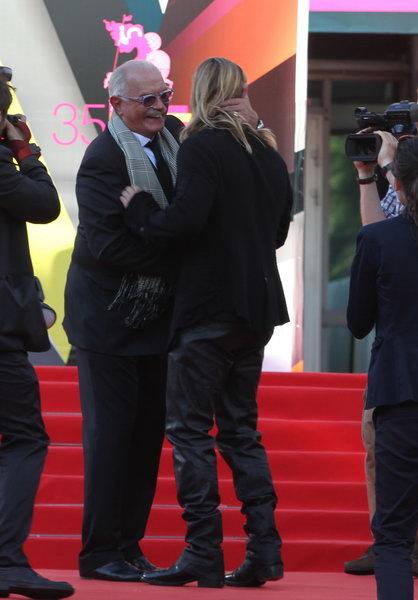 Брэд Питт «взорвал» «красную дорожку» ММКФ