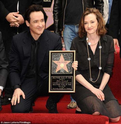 12 братьев и сестер , которые работают вместе на съемочной площадке