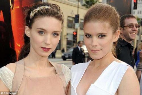 12 братьев и сестер , которые работают вместе на съемочной площадке