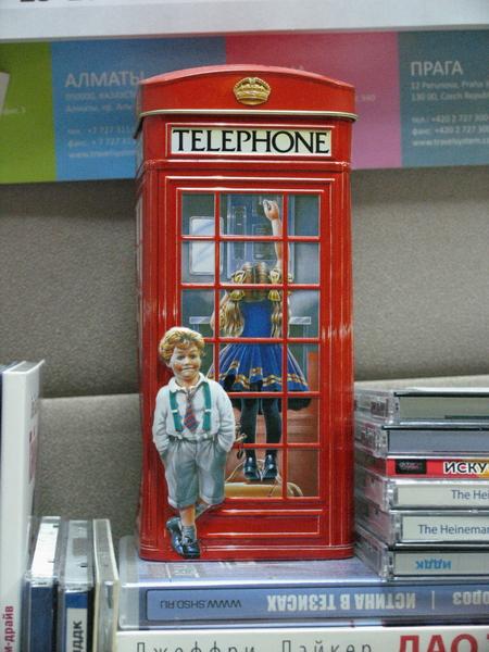 Англичане открыли библиотеку в телефонной будке