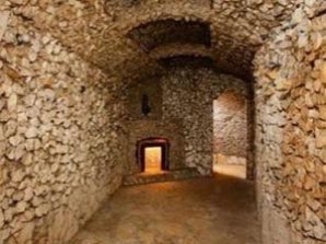 Брэд Питт прикупил пещерку