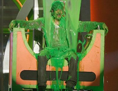 Юные подонки облили грязью Орландо Блума