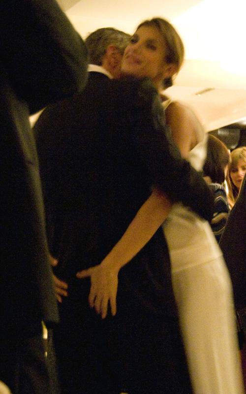 Джорджа Клуни пощупали за ягодицы