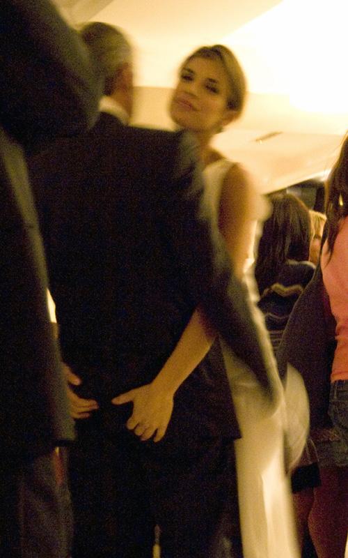 Джорджа Клуни пощупали за ягодицы