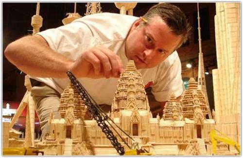 Американец строит города из зубочисток