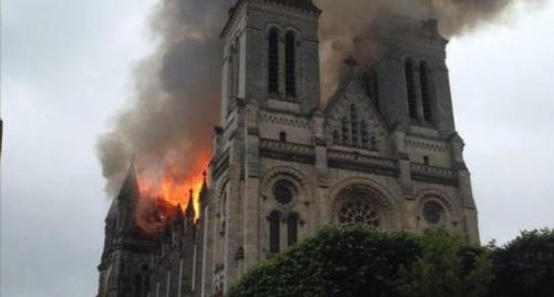 Старинные соборы, ставшие за последние 20 лет жертвами пожаров
