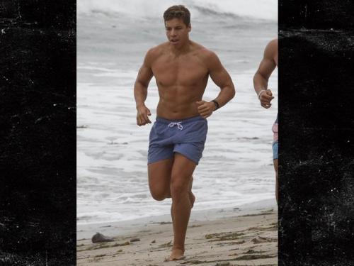 Шварценеггер v 2.0: внебрачный сын Арни как две капли похож на отца