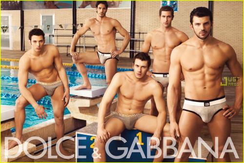 Dolce & Gabbana раздели пловцов