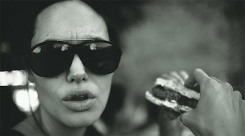 Бред Питт  опубликовал домашнюю фотосессию Анджелины Джоли