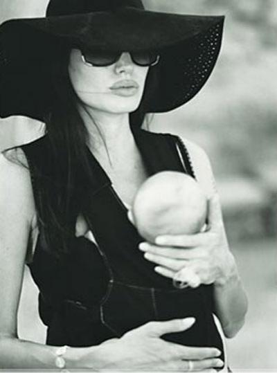 Бред Питт  опубликовал домашнюю фотосессию Анджелины Джоли