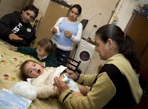 17- летняя мать- героиня воспитывает семерых детей