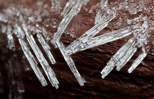 Зимний макромир: снежинки и иней