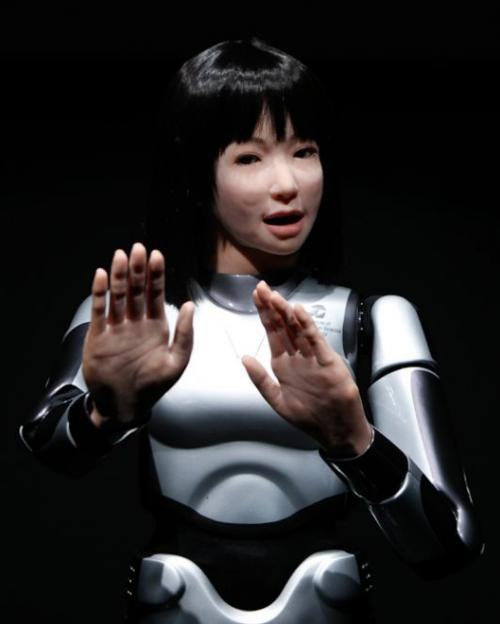Стирая границы между роботом и человеком