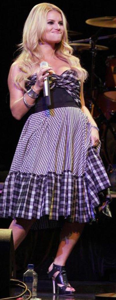 Звезды, которых нужно срочно переодеть