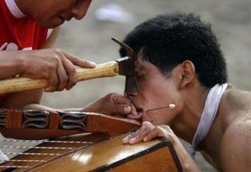 Индейцы испытывали себя на прочность «танцем ножниц»