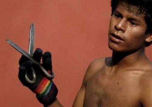 Индейцы испытывали себя на прочность «танцем ножниц»