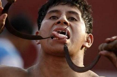 Индейцы испытывали себя на прочность «танцем ножниц»