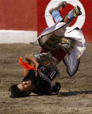 Индейцы испытывали себя на прочность «танцем ножниц»