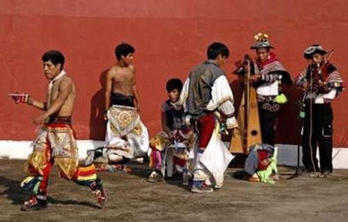 Индейцы испытывали себя на прочность «танцем ножниц»