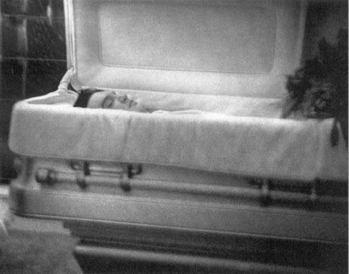 Знаменитости, смерть которых могла быть фальсификаций